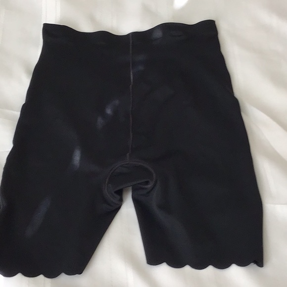 Danskin intimates size small preowned great condition color black - Picture 3 of 4